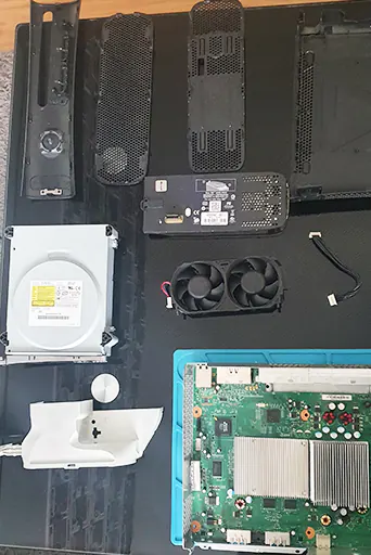 Démontage complet d'une Xbox 360
